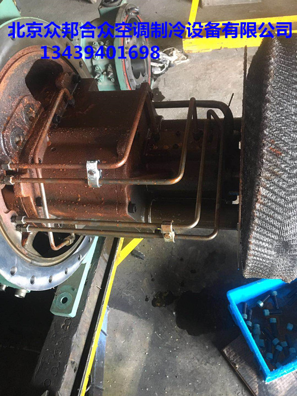 比泽尔螺杆压缩机进水维修